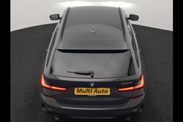 BMW 3 Serie Touring 330e M Sport Plug In Hybrid 293pk Dealer O.H. PHEV | Head Up | Camera | Laser LED | Sfeerverlichting | Vernasca Lederen Sportstoelen & Stuur Verwarmd | Apple Carplay | Keyless | Blis | 19"L.M | Virtual | Navigatie | DAB |