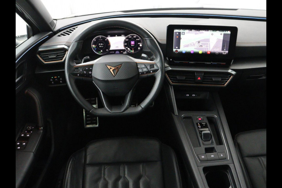 CUPRA Leon 1.4 eHybrid | Panoramadak | Stoelverwarming | Leder | Carplay | Adaptive cruise | Camera | Navigatie | Park Assist | Sportstoelen | Full LED | Sfeerverlichting | PHEV | Plug In