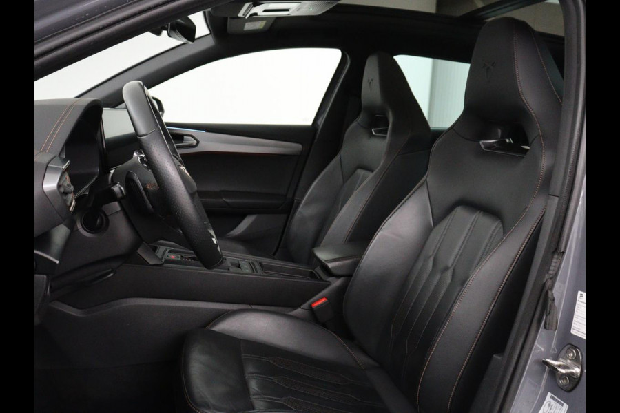 CUPRA Leon 1.4 eHybrid | Panoramadak | Stoelverwarming | Leder | Carplay | Adaptive cruise | Camera | Navigatie | Park Assist | Sportstoelen | Full LED | Sfeerverlichting | PHEV | Plug In
