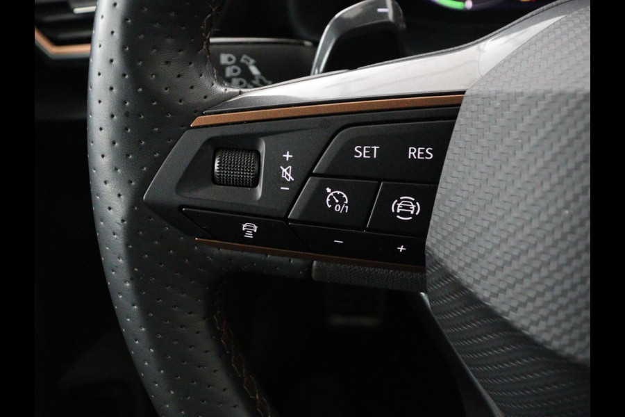 CUPRA Leon 1.4 eHybrid | Panoramadak | Stoelverwarming | Leder | Carplay | Adaptive cruise | Camera | Navigatie | Park Assist | Sportstoelen | Full LED | Sfeerverlichting | PHEV | Plug In