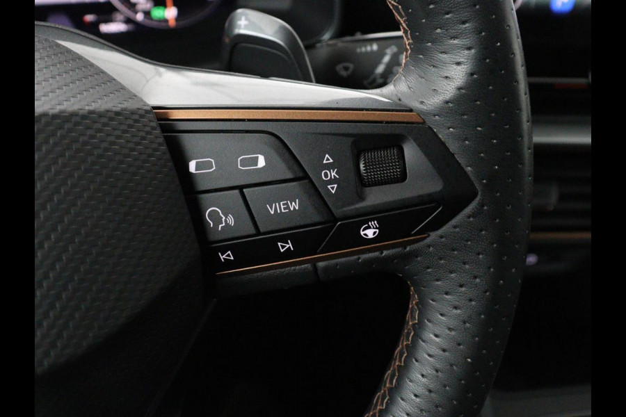 CUPRA Leon 1.4 eHybrid | Panoramadak | Stoelverwarming | Leder | Carplay | Adaptive cruise | Camera | Navigatie | Park Assist | Sportstoelen | Full LED | Sfeerverlichting | PHEV | Plug In