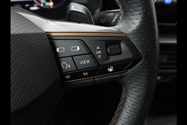 CUPRA Leon 1.4 eHybrid | Panoramadak | Stoelverwarming | Leder | Carplay | Adaptive cruise | Camera | Navigatie | Park Assist | Sportstoelen | Full LED | Sfeerverlichting | PHEV | Plug In