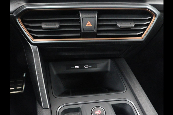 CUPRA Leon 1.4 eHybrid | Panoramadak | Stoelverwarming | Leder | Carplay | Adaptive cruise | Camera | Navigatie | Park Assist | Sportstoelen | Full LED | Sfeerverlichting | PHEV | Plug In
