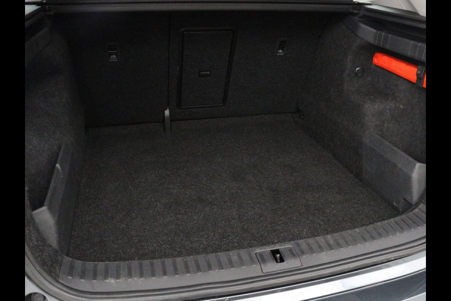 Škoda ENYAQ iV 60 | SOH 90% | Half leder | Carplay | Navigatie | Sfeerverlichting | Parkeerhulp | Full LED | Cruise control | Climate control