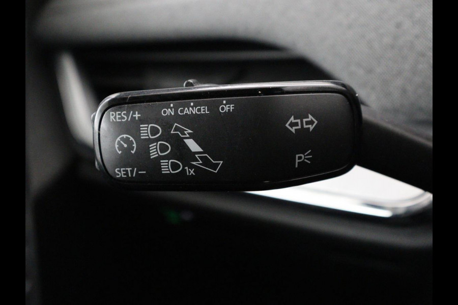 Škoda ENYAQ iV 60 | SOH 90% | Half leder | Carplay | Navigatie | Sfeerverlichting | Parkeerhulp | Full LED | Cruise control | Climate control