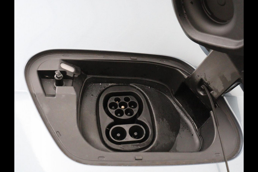 Volkswagen ID.3 Business 58 kWh | Stoel & stuurverwarming | Matrix LED | Carplay | Camera | Adaptive cruise | Keyless | Navigatie | Parkeerhulp | Bluetooth