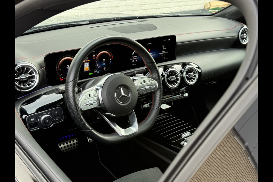 Mercedes-Benz CLA-Klasse Shooting Brake 250 e AMG Line | Pano | Trekhaak | Ambient Light | Camera | LED | 19 inch