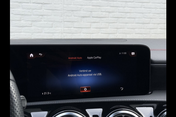 Mercedes-Benz CLA-Klasse Shooting Brake 250 e AMG Line | Pano | Trekhaak | Ambient Light | Camera | LED | 19 inch