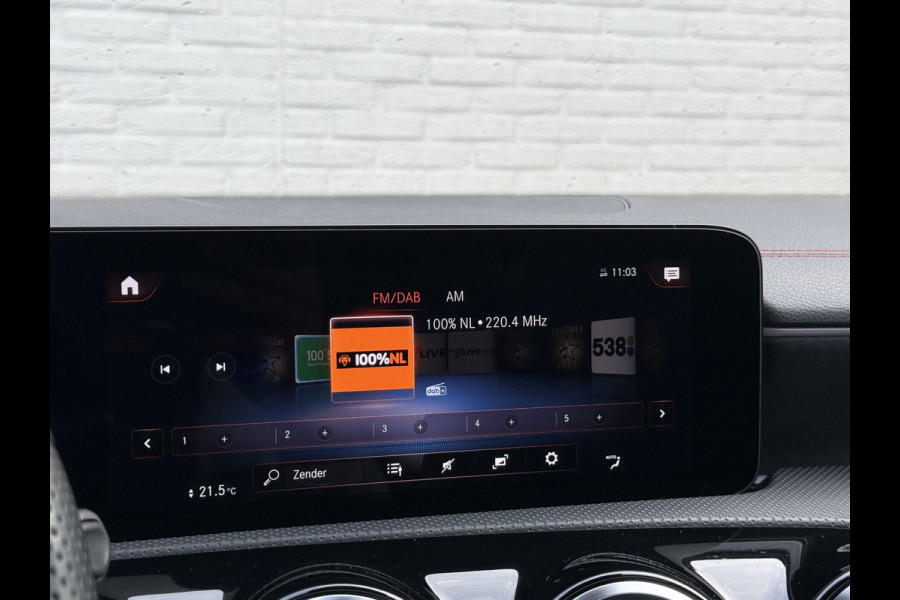 Mercedes-Benz CLA-Klasse Shooting Brake 250 e AMG Line | Pano | Trekhaak | Ambient Light | Camera | LED | 19 inch