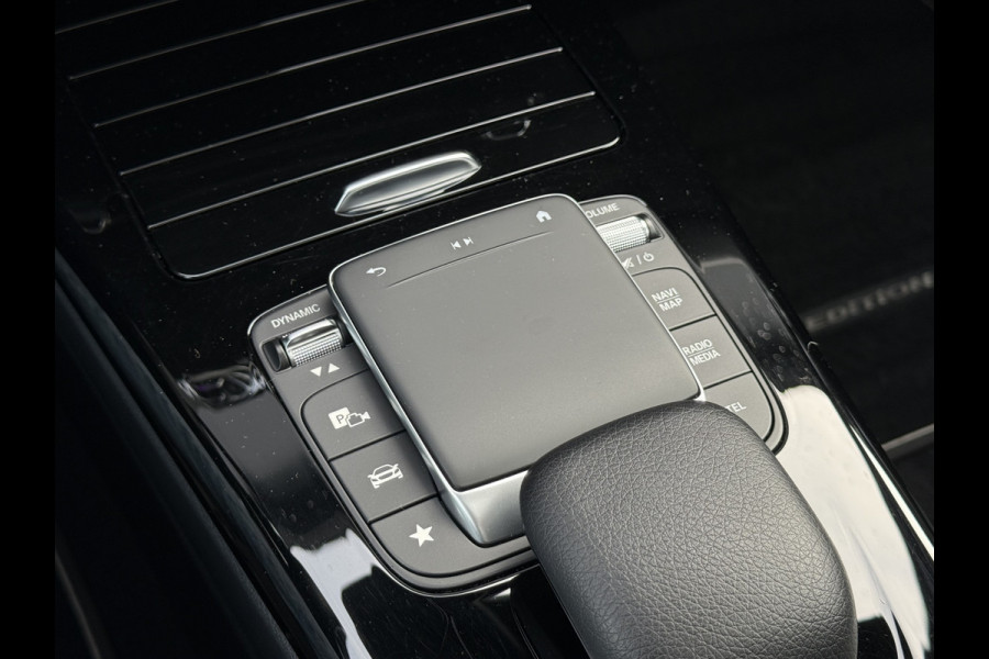 Mercedes-Benz CLA-Klasse Shooting Brake 250 e AMG Line | Pano | Trekhaak | Ambient Light | Camera | LED | 19 inch