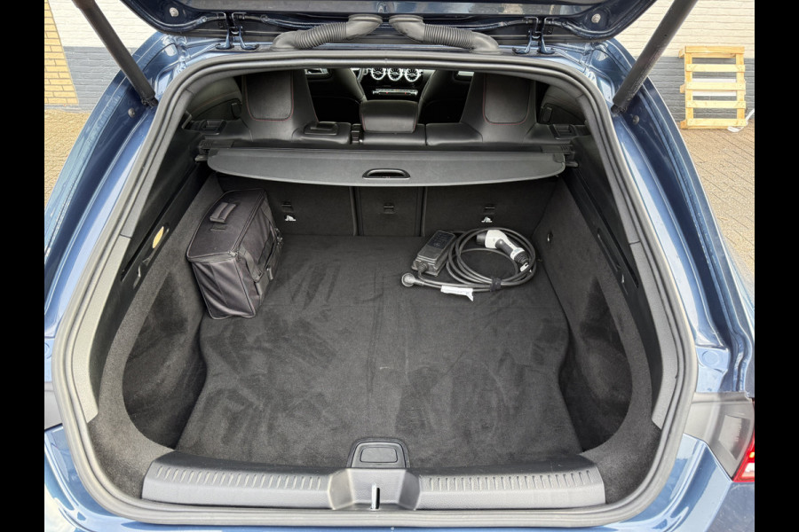 Mercedes-Benz CLA-Klasse Shooting Brake 250 e AMG Line | Pano | Trekhaak | Ambient Light | Camera | LED | 19 inch