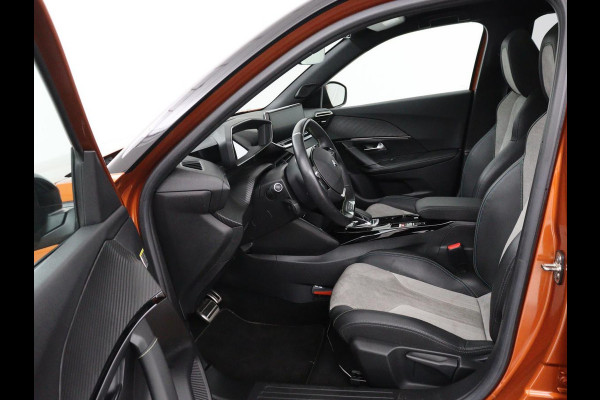 Peugeot e-2008 EV GT 50 kWh | SOH 91% | 3 Fase | Panoramadak | Leder/Alcantara | Adaptive cruise | Carplay | 18'' | Camera | Navigatie | Climate control | Dodehoek detectie | Cruise control
