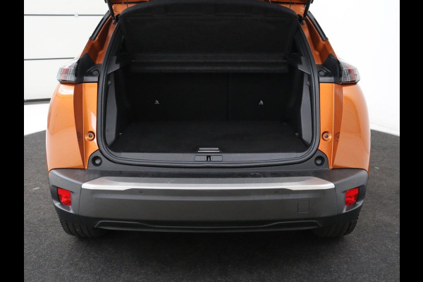 Peugeot e-2008 EV GT 50 kWh | SOH 91% | 3 Fase | Panoramadak | Leder/Alcantara | Adaptive cruise | Carplay | 18'' | Camera | Navigatie | Climate control | Dodehoek detectie | Cruise control