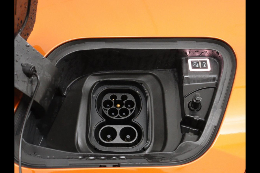 Peugeot e-2008 EV GT 50 kWh | SOH 91% | 3 Fase | Panoramadak | Leder/Alcantara | Adaptive cruise | Carplay | 18'' | Camera | Navigatie | Climate control | Dodehoek detectie | Cruise control