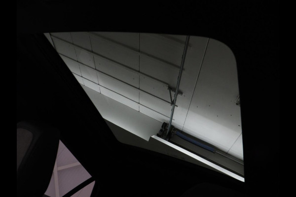 Peugeot e-2008 EV GT 50 kWh | SOH 91% | 3 Fase | Panoramadak | Leder/Alcantara | Adaptive cruise | Carplay | 18'' | Camera | Navigatie | Climate control | Dodehoek detectie | Cruise control