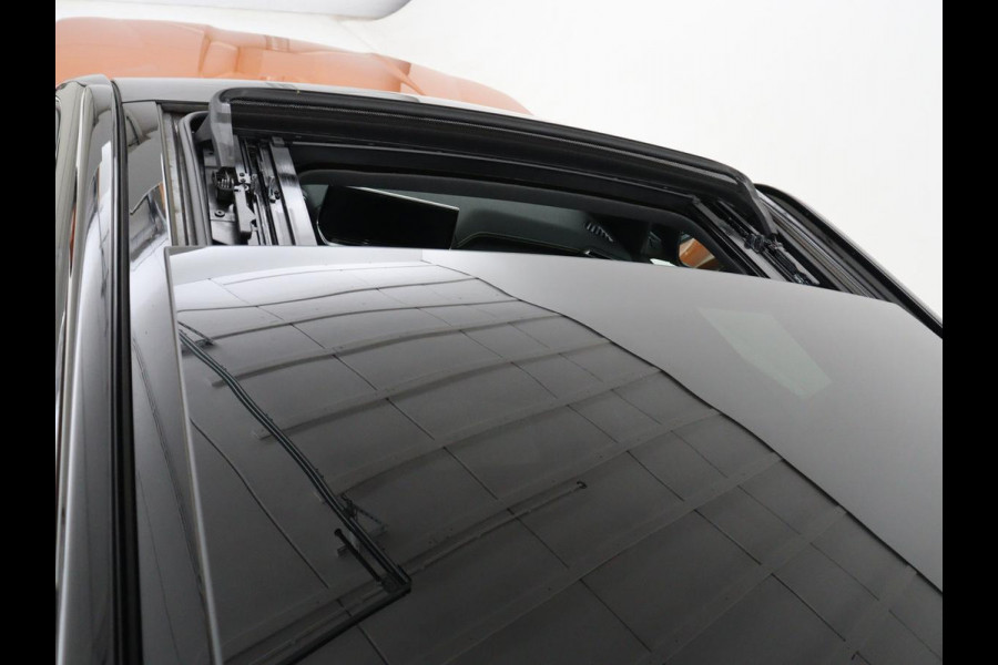 Peugeot e-2008 EV GT 50 kWh | SOH 91% | 3 Fase | Panoramadak | Leder/Alcantara | Adaptive cruise | Carplay | 18'' | Camera | Navigatie | Climate control | Dodehoek detectie | Cruise control