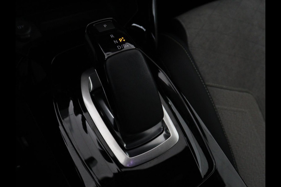 Peugeot e-2008 EV GT 50 kWh | SOH 91% | 3 Fase | Panoramadak | Leder/Alcantara | Adaptive cruise | Carplay | 18'' | Camera | Navigatie | Climate control | Dodehoek detectie | Cruise control