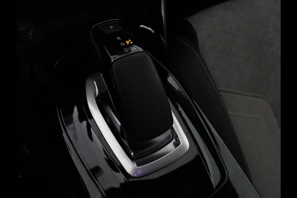 Peugeot e-2008 EV GT 50 kWh | SOH 91% | 3 Fase | Panoramadak | Leder/Alcantara | Adaptive cruise | Carplay | 18'' | Camera | Navigatie | Climate control | Dodehoek detectie | Cruise control