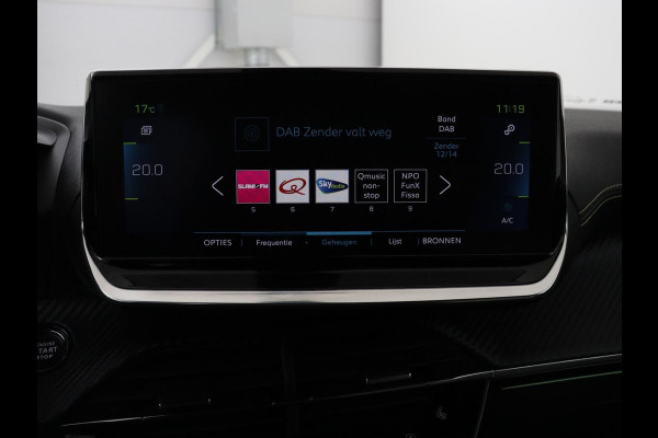 Peugeot e-2008 EV GT 50 kWh | SOH 91% | 3 Fase | Panoramadak | Leder/Alcantara | Adaptive cruise | Carplay | 18'' | Camera | Navigatie | Climate control | Dodehoek detectie | Cruise control