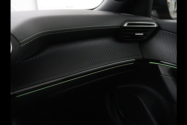 Peugeot e-2008 EV GT 50 kWh | SOH 91% | 3 Fase | Panoramadak | Leder/Alcantara | Adaptive cruise | Carplay | 18'' | Camera | Navigatie | Climate control | Dodehoek detectie | Cruise control
