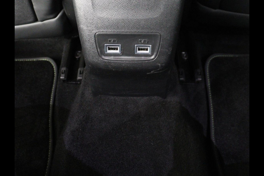Peugeot e-2008 EV GT 50 kWh | SOH 91% | 3 Fase | Panoramadak | Leder/Alcantara | Adaptive cruise | Carplay | 18'' | Camera | Navigatie | Climate control | Dodehoek detectie | Cruise control