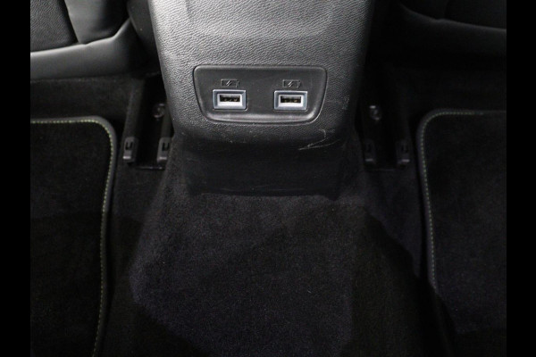 Peugeot e-2008 EV GT 50 kWh | SOH 91% | 3 Fase | Panoramadak | Leder/Alcantara | Adaptive cruise | Carplay | 18'' | Camera | Navigatie | Climate control | Dodehoek detectie | Cruise control