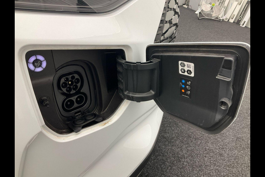 Ford E-Transit Cust. 320 L2H1 Trend 65 kWh 136pk | Navigatie | Adaptieve Cruise Controle | Stoel/Stoel configuratie