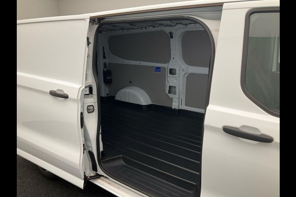 Ford E-Transit Cust. 320 L2H1 Trend 65 kWh 136pk | Navigatie | Adaptieve Cruise Controle | Stoel/Stoel configuratie