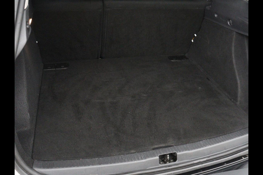 Renault Clio 0.9 TCe Limited | Navigatie | Airco | Cruise control | Keyless | Parkeerhulp | Bluetooth | DAB+ | Lichtmetalen velgen