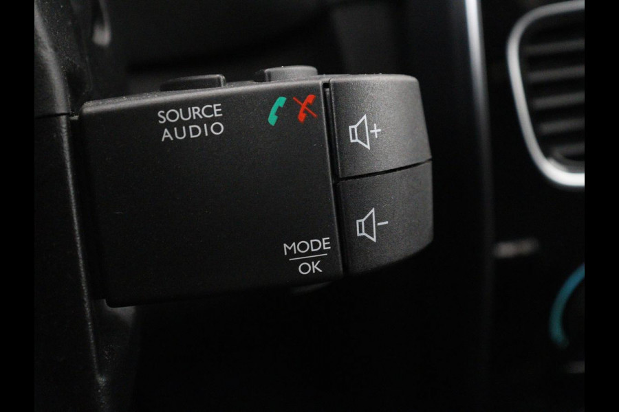 Renault Clio 0.9 TCe Limited | Navigatie | Airco | Cruise control | Keyless | Parkeerhulp | Bluetooth | DAB+ | Lichtmetalen velgen