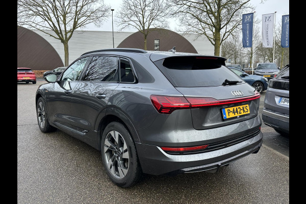Audi e-tron 55 quattro S edition 95 kWh S-LINE BINNEN & BUITEN | SOH 94% | ORIG. NL AUTO | CAMERA | ELEK. KOFFERBAK | ADAPTIEVE CRUISE CONTROL | STOELVERWARMING | MEMORY SEATS |AFN. TREKHAAK | AUDI DEALER ONDERHOUDEN | RIJKLAAR + 12 MND BOVAG GARANTIE