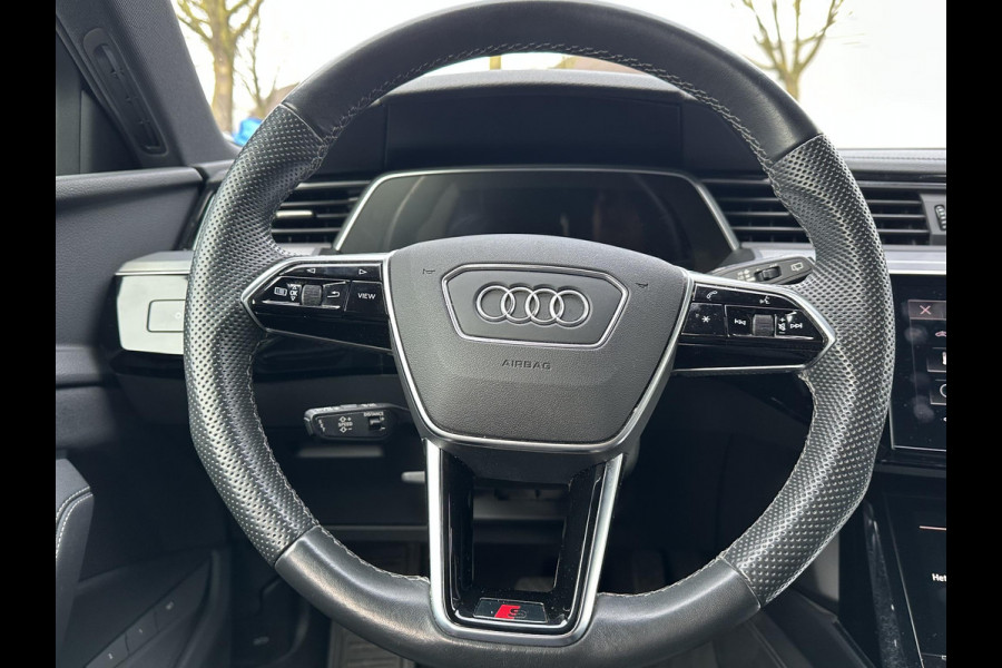 Audi e-tron 55 quattro S edition 95 kWh S-LINE BINNEN & BUITEN | SOH 94% | ORIG. NL AUTO | CAMERA | ELEK. KOFFERBAK | ADAPTIEVE CRUISE CONTROL | STOELVERWARMING | MEMORY SEATS |AFN. TREKHAAK | AUDI DEALER ONDERHOUDEN | RIJKLAAR + 12 MND BOVAG GARANTIE