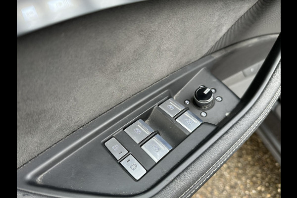 Audi e-tron 55 quattro S edition 95 kWh S-LINE BINNEN & BUITEN | SOH 94% | ORIG. NL AUTO | CAMERA | ELEK. KOFFERBAK | ADAPTIEVE CRUISE CONTROL | STOELVERWARMING | MEMORY SEATS |AFN. TREKHAAK | AUDI DEALER ONDERHOUDEN | RIJKLAAR + 12 MND BOVAG GARANTIE