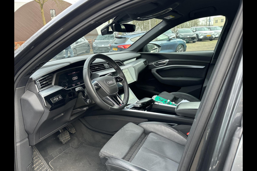 Audi e-tron 55 quattro S edition 95 kWh S-LINE BINNEN & BUITEN | SOH 94% | ORIG. NL AUTO | CAMERA | ELEK. KOFFERBAK | ADAPTIEVE CRUISE CONTROL | STOELVERWARMING | MEMORY SEATS |AFN. TREKHAAK | AUDI DEALER ONDERHOUDEN | RIJKLAAR + 12 MND BOVAG GARANTIE