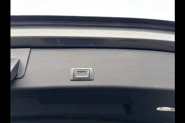 Audi e-tron 55 quattro S edition 95 kWh S-LINE BINNEN & BUITEN | SOH 94% | ORIG. NL AUTO | CAMERA | ELEK. KOFFERBAK | ADAPTIEVE CRUISE CONTROL | STOELVERWARMING | MEMORY SEATS |AFN. TREKHAAK | AUDI DEALER ONDERHOUDEN | RIJKLAAR + 12 MND BOVAG GARANTIE