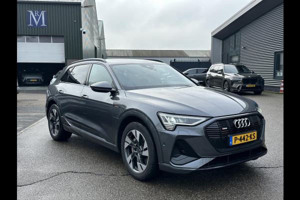 Audi e-tron 55 quattro S edition 95 kWh S-LINE BINNEN & BUITEN | SOH 94% | ORIG. NL AUTO | CAMERA | ELEK. KOFFERBAK | ADAPTIEVE CRUISE CONTROL | STOELVERWARMING | MEMORY SEATS |AFN. TREKHAAK | AUDI DEALER ONDERHOUDEN | RIJKLAAR + 12 MND BOVAG GARANTIE