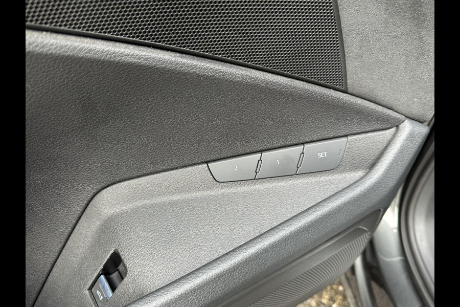 Audi e-tron 55 quattro S edition 95 kWh S-LINE BINNEN & BUITEN | SOH 94% | ORIG. NL AUTO | CAMERA | ELEK. KOFFERBAK | ADAPTIEVE CRUISE CONTROL | STOELVERWARMING | MEMORY SEATS |AFN. TREKHAAK | AUDI DEALER ONDERHOUDEN | RIJKLAAR + 12 MND BOVAG GARANTIE