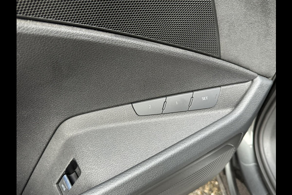 Audi e-tron 55 quattro S edition 95 kWh S-LINE BINNEN & BUITEN | SOH 94% | ORIG. NL AUTO | CAMERA | ELEK. KOFFERBAK | ADAPTIEVE CRUISE CONTROL | STOELVERWARMING | MEMORY SEATS |AFN. TREKHAAK | AUDI DEALER ONDERHOUDEN | RIJKLAAR + 12 MND BOVAG GARANTIE