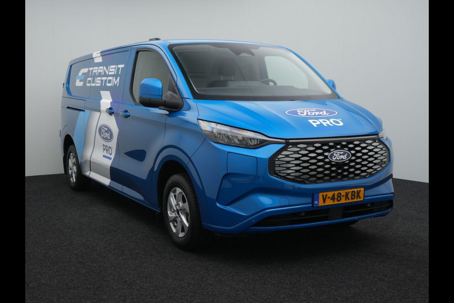 Ford E-Transit Cust. 320 L2H1 Limited 65 kWh 218pk | Wegklapbare Trekhaak | Adaptieve Cruise | Navigatie | BESTICKERING WORDT VERWIJDERD | Stoel/stuurverwarming