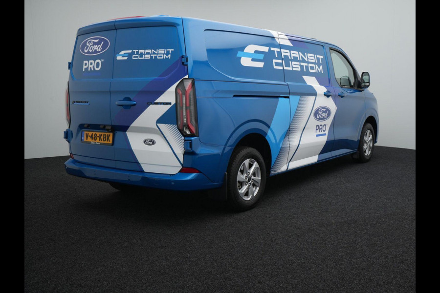 Ford E-Transit Cust. 320 L2H1 Limited 65 kWh 218pk | Wegklapbare Trekhaak | Adaptieve Cruise | Navigatie | BESTICKERING WORDT VERWIJDERD | Stoel/stuurverwarming