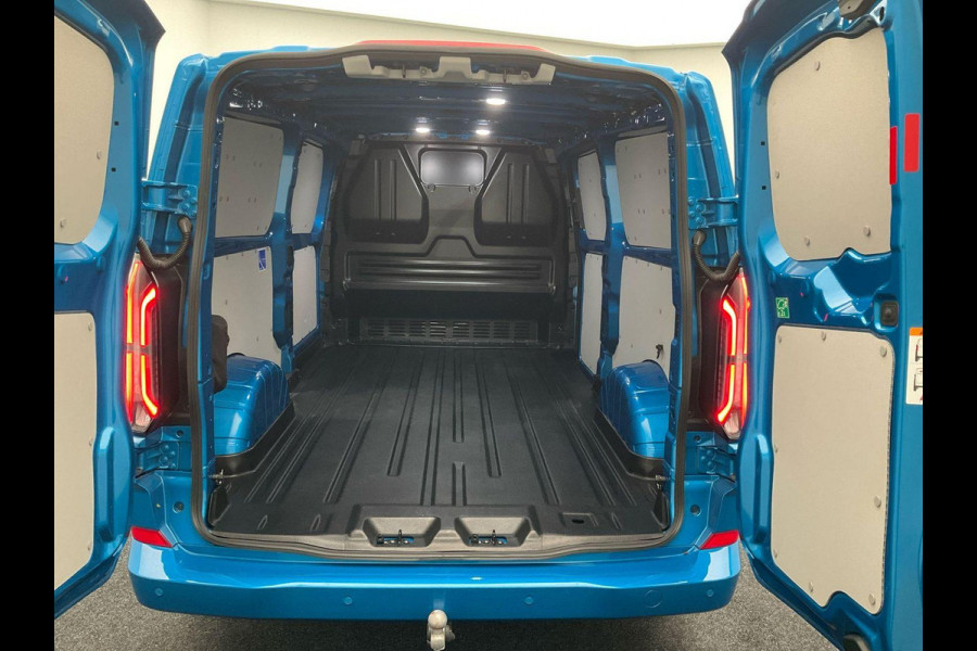 Ford E-Transit Cust. 320 L2H1 Limited 65 kWh 218pk | Wegklapbare Trekhaak | Adaptieve Cruise | Navigatie | BESTICKERING WORDT VERWIJDERD | Stoel/stuurverwarming