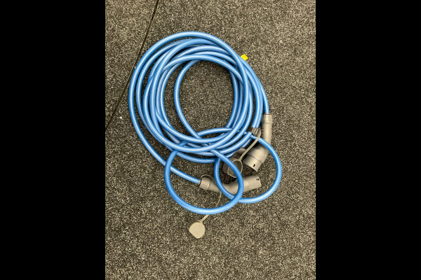 Ford E-Transit Cust. 320 L2H1 Limited 65 kWh 218pk | Wegklapbare Trekhaak | Adaptieve Cruise | Navigatie | BESTICKERING WORDT VERWIJDERD | Stoel/stuurverwarming