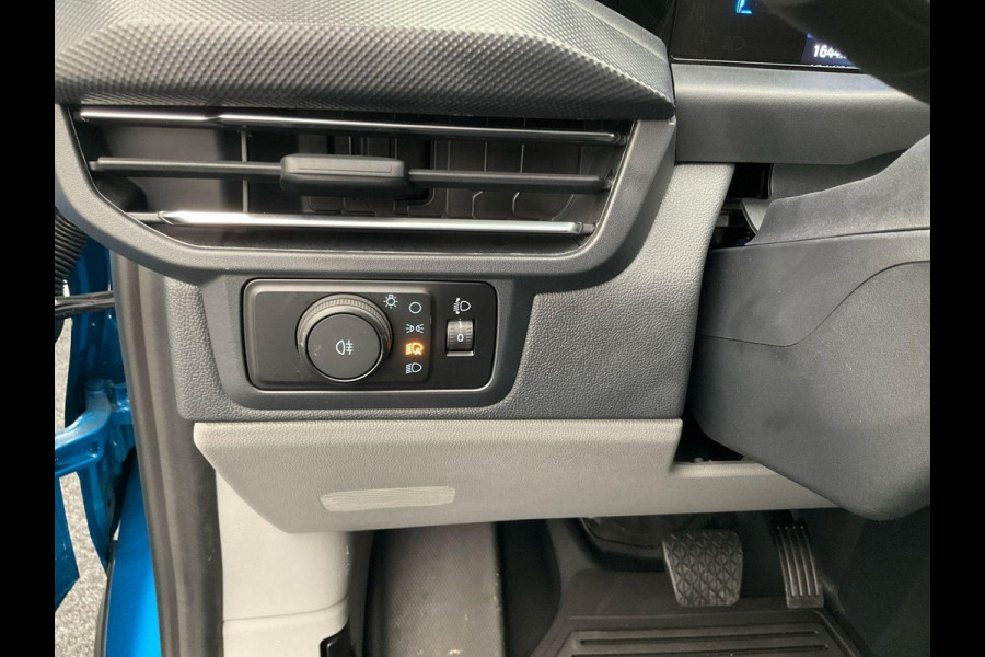 Ford E-Transit Cust. 320 L2H1 Limited 65 kWh 218pk | Wegklapbare Trekhaak | Adaptieve Cruise | Navigatie | BESTICKERING WORDT VERWIJDERD | Stoel/stuurverwarming