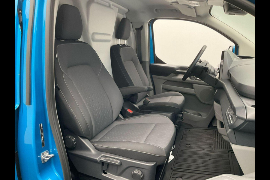 Ford E-Transit Cust. 320 L2H1 Limited 65 kWh 218pk | Wegklapbare Trekhaak | Adaptieve Cruise | Navigatie | BESTICKERING WORDT VERWIJDERD | Stoel/stuurverwarming