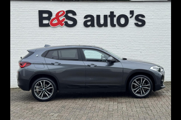 BMW X2 SDrive18i High Executive LED 19" M-sport velgen Panorama Sfeer verlichting Leder Cruise Clima
