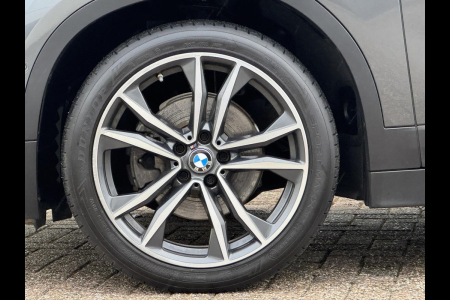 BMW X2 SDrive18i High Executive LED 19" M-sport velgen Panorama Sfeer verlichting Leder Cruise Clima