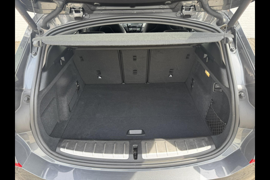 BMW X2 SDrive18i High Executive LED 19" M-sport velgen Panorama Sfeer verlichting Leder Cruise Clima