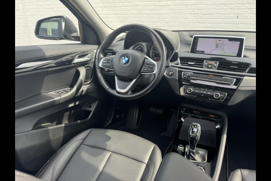 BMW X2 SDrive18i High Executive LED 19" M-sport velgen Panorama Sfeer verlichting Leder Cruise Clima