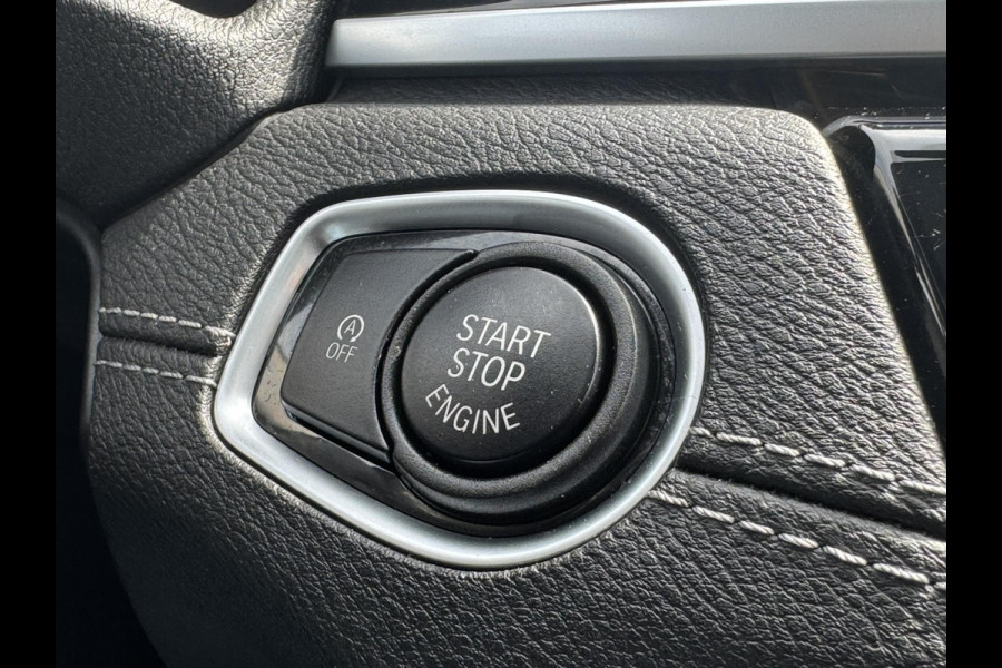 BMW X2 SDrive18i High Executive LED 19" M-sport velgen Panorama Sfeer verlichting Leder Cruise Clima