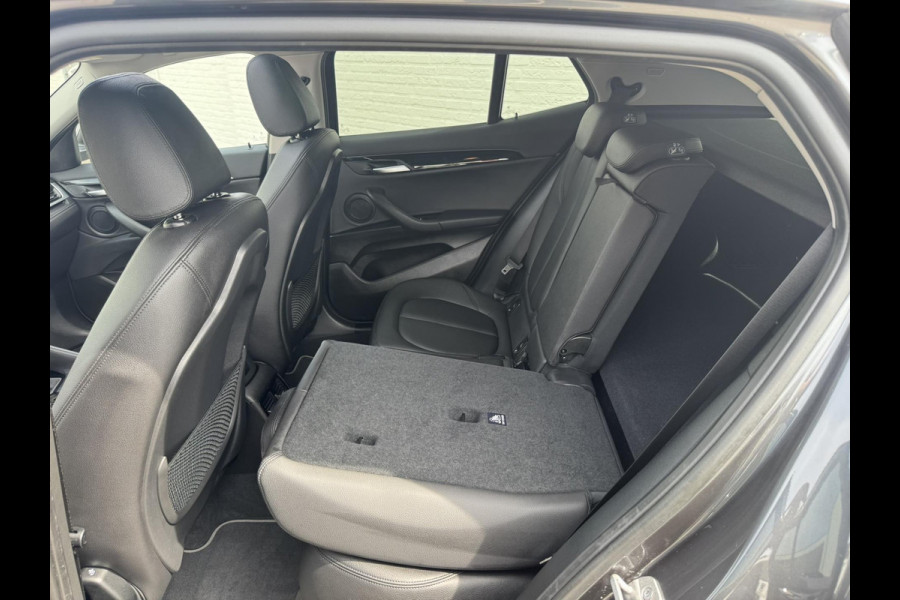 BMW X2 SDrive18i High Executive LED 19" M-sport velgen Panorama Sfeer verlichting Leder Cruise Clima